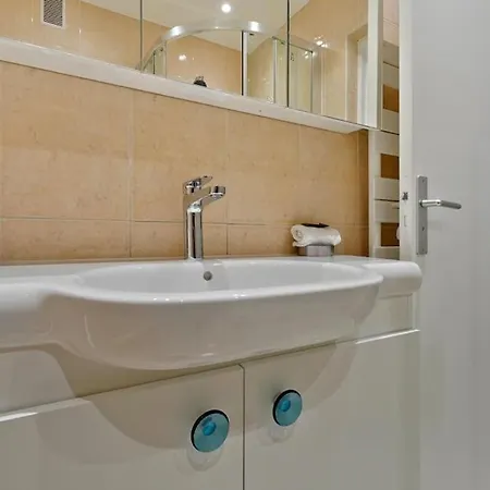 Welcome To Celia House Vitry-sur-Seine Buitenkant foto
